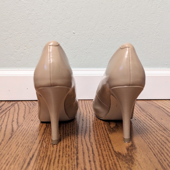 Nude Patent Leather Pumps Size 6 - Picture 2 of 4